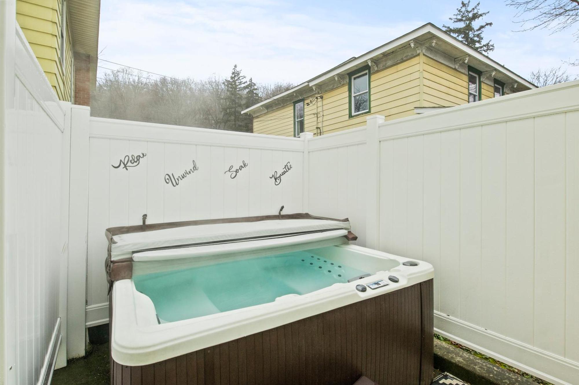 Walk To Parks, Dining & Lake! Game Room! Hot Tub! Watkins Glen Exterior photo